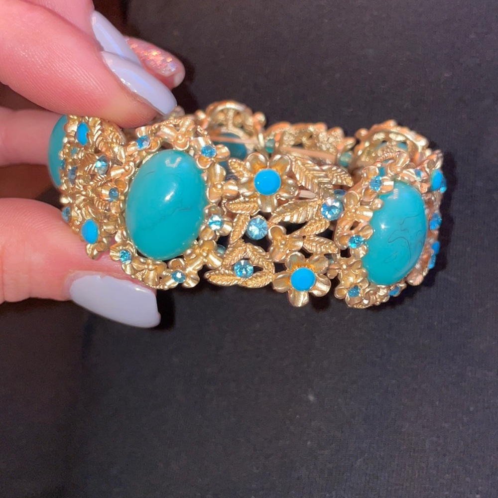 Gorgeous stretch gold and turquoise stone bracelet